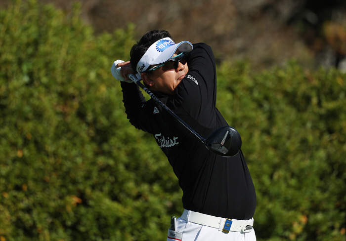 21 years on the tour, 13 wins in total, veteran Bacchus-hyung has a feeling of winning. It's narrow and short. To me...