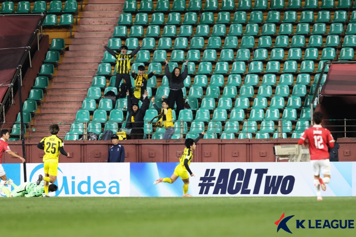  Cho Sang-hyuk's 87th minute equalizer  Auverdan injury survived Pohang, Singapore's Tampa Bay, and 11 sweat...K League 4 Team All Winless Humiliating