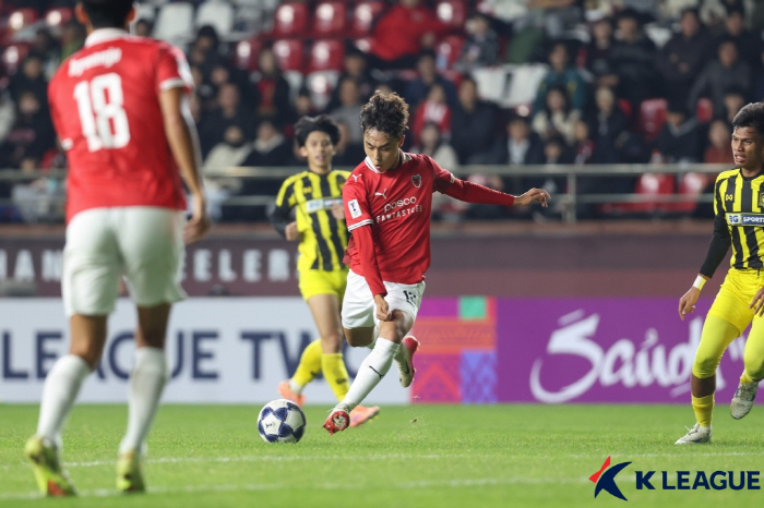  Cho Sang-hyuk's 87th minute equalizer  Auverdan injury survived Pohang, Singapore's Tampa Bay, and 11 sweat...K League 4 Team All Winless Humiliating