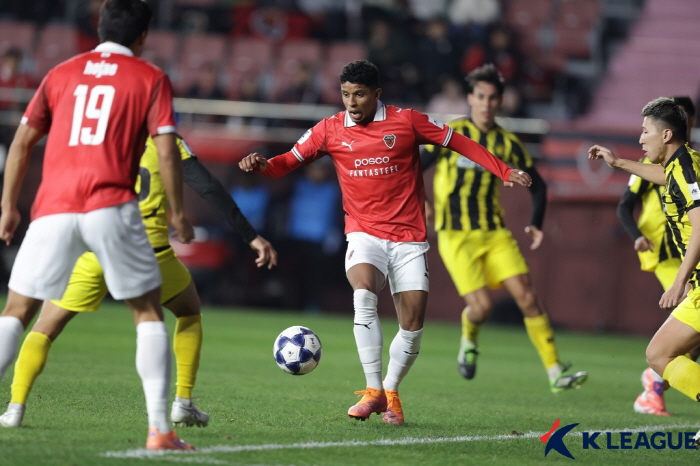  Cho Sang-hyuk's 87th minute equalizer  Auverdan injury survived Pohang, Singapore's Tampa Bay, and 11 sweat...K League 4 Team All Winless Humiliating