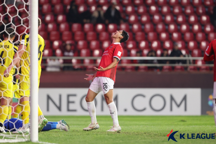  Cho Sang-hyuk's 87th minute equalizer  Auverdan injury survived Pohang, Singapore's Tampa Bay, and 11 sweat...K League 4 Team All Winless Humiliating