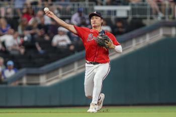 Did Kim Ha-sung have a lot of luck? It is not in the market for strong competitors, good news that can exceed 20 million in average annual salary. Trevor Story Declares Remain in Boston