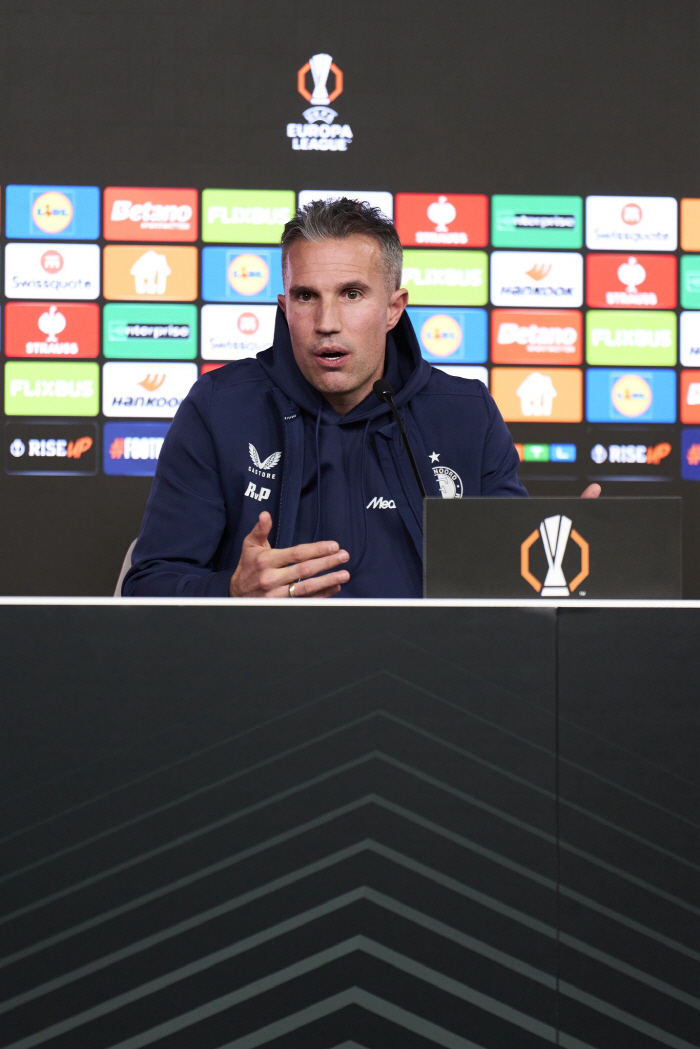 Hong Myung Bo Ho is the worst! Hwang In-beom, the core of the midfield, will also miss 6 weeks due to injury → The chance to work together before the World Cup disappears