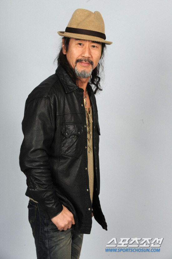 Jun Jin, let's live happily with his daughter-in-law Ryu Seo-seo, the 2nd anniversary of Charlie Park's departure in tears