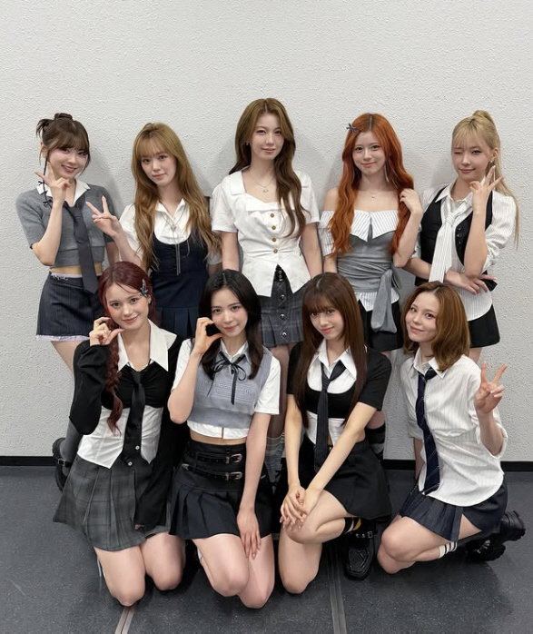 Nijuna Leaks Pictures Of Late Night Dating With Guitarist 9 Years Older...JYP's romantic relationship is not true.