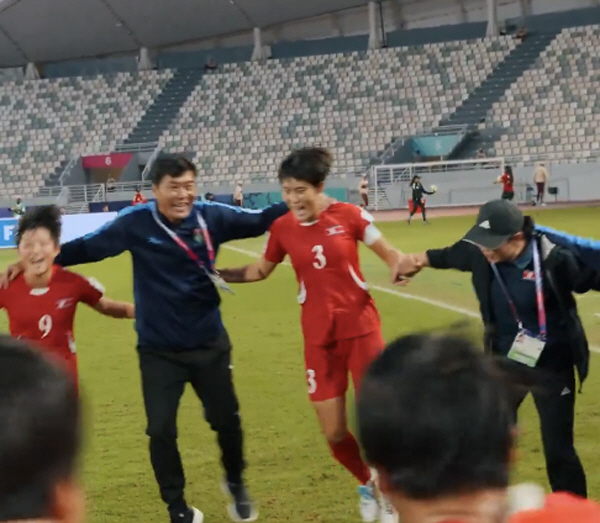 North Korea's Soccer Is Winning Cheongdae Gangster Beat Brazil to Advance to the Final for 2nd consecutive Year...Roar of joy → Kang Soo Wolrae Ceremony 