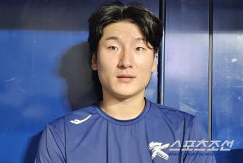 Now that the season is over, I want to throw more. Whether Doosan's ace will survive the national college in the warm-up match 