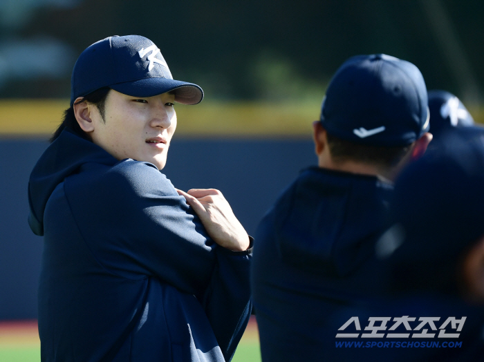 Now that the season is over, I want to throw more. Whether Doosan's ace will survive the national college in the warm-up match