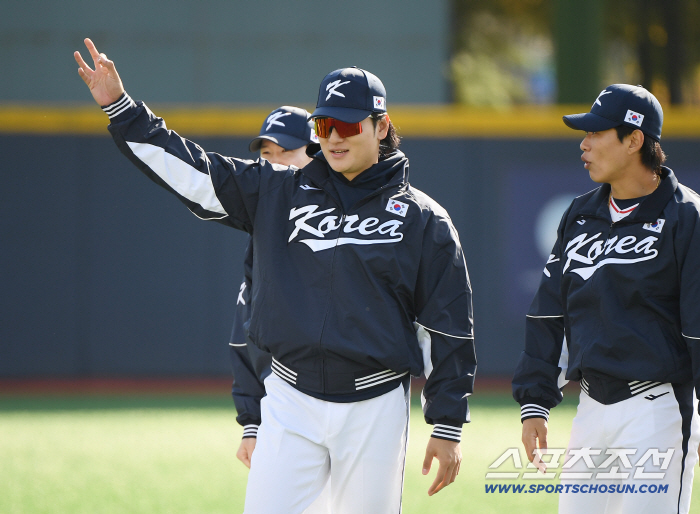 Now that the season is over, I want to throw more. Whether Doosan's ace will survive the national college in the warm-up match