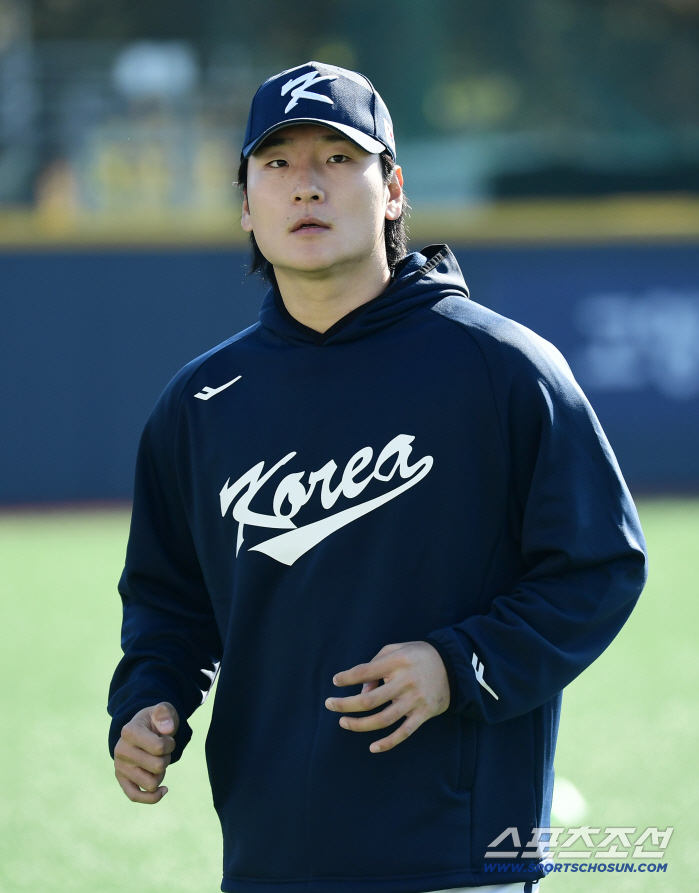 Now that the season is over, I want to throw more. Whether Doosan's ace will survive the national college in the warm-up match