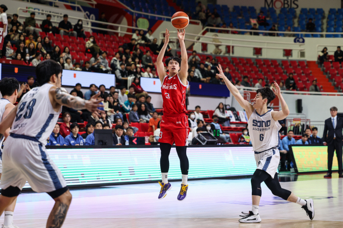  Short Roll's Magic Signature Jin Park Moo-bin's brilliant shot selection. Hyundai Mobis 7468 Sono overpowered. Why was Sono's one-shot attack swallowed by the Hyundai Mobis swamp