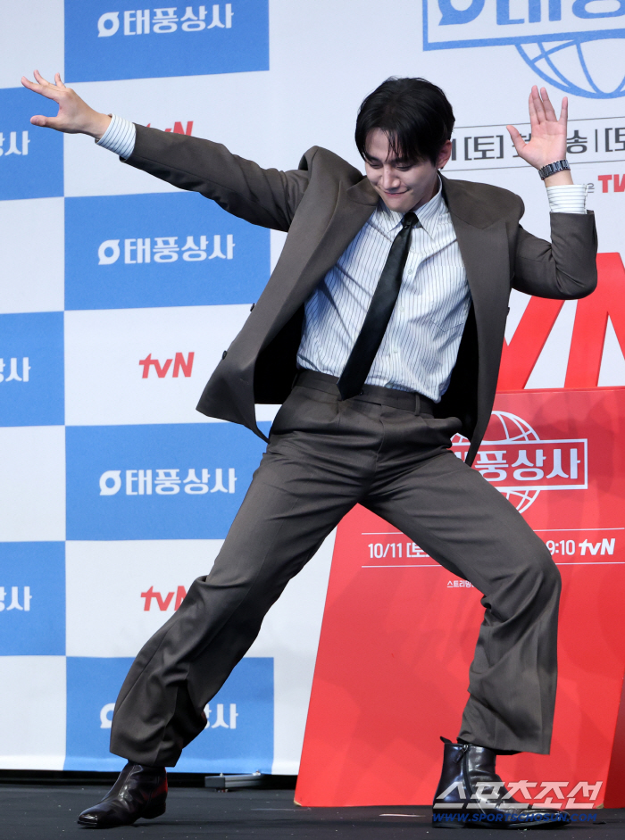 One day it will fly...Lee Joon-ho, who has ratings wings, has become a reality