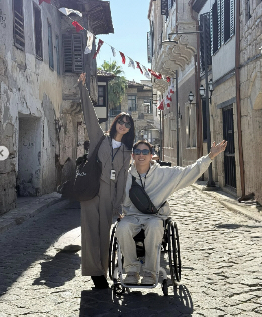Paraplegic Park Wei, ♥ Song Ji-eun left for Turkey holding handsa special journey
