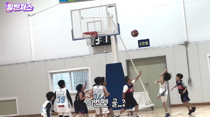 Sam Hammington, 8th-year-old Bentley scores 2 goals in basketball