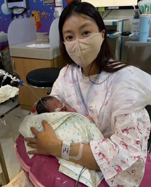 Second childbirth Lee Si-young reveals 50 million won super expensive cookery...Son Yejin, Ko So Young, and Dongsuh