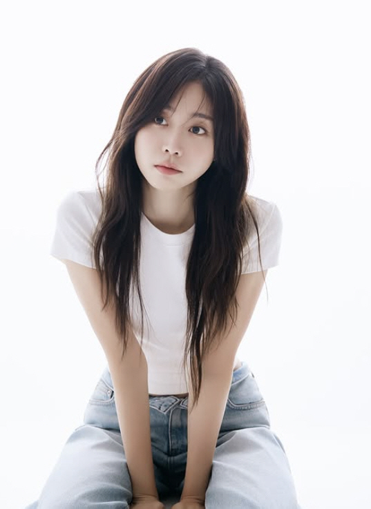 Seo Jisoo, you revealed it LOVELYZ made the best profits, but the outfit is not good.