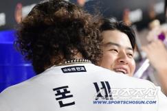 The temperature difference between Roh Si-hwan's one-two punch. Well done Foncé. Weissen, see you next year