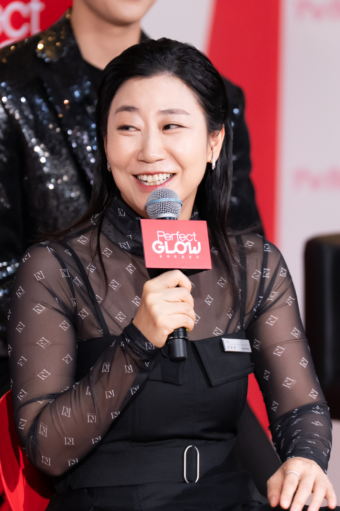 Why me in a beauty variety show called Perfect Glow Ramy? I'm curious. I'm afraid it's going to be a nuisance.