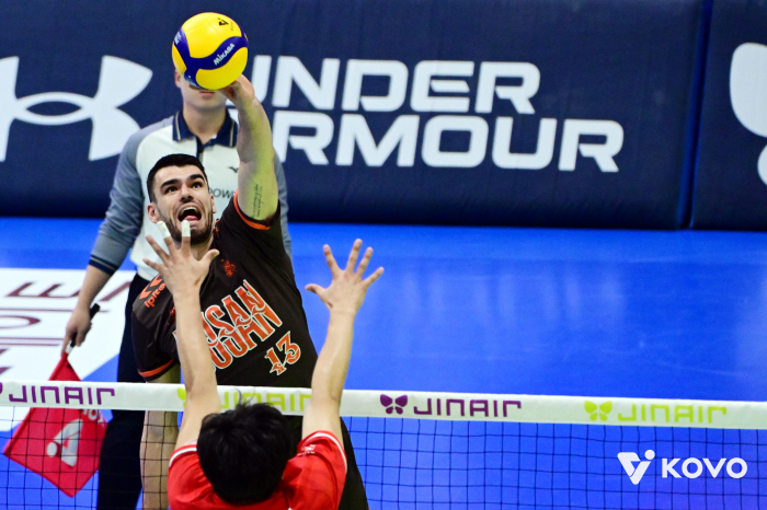 You're not good. Get out of here! Foreigners who disappeared from the third set...a cold stroke from the head coach