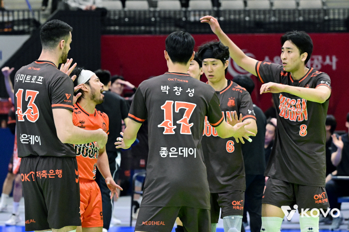 You're not good. Get out of here! Foreigners who disappeared from the third set...a cold stroke from the head coach