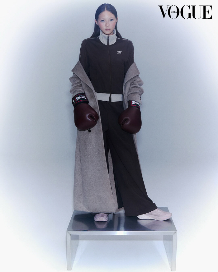 Chusarang without glasses, did it when she was 14 years oldShowing off the model pose, decorating the photoshoot