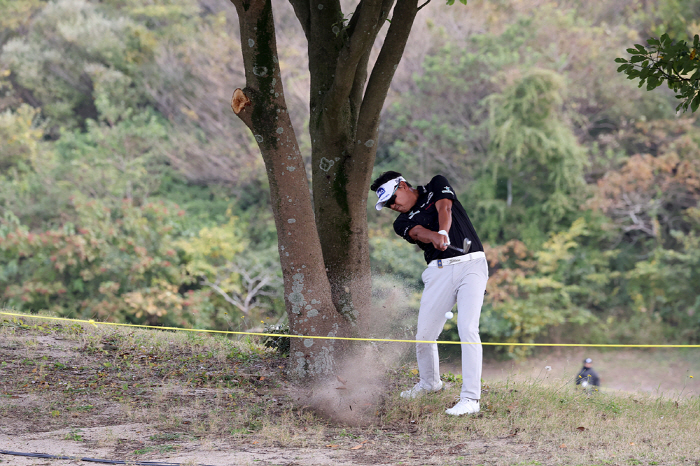 I got a feeling of winning. Park Sang-hyun, who was confident and tied for the lead in the 2R, is disappointed, but why is the 1m putt missing from there?