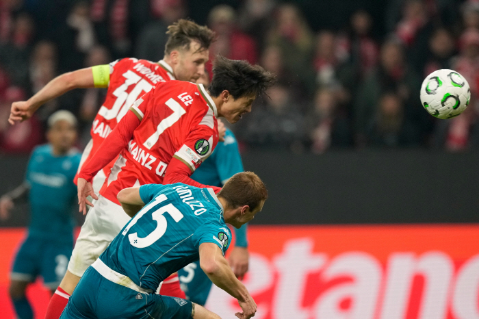 Dreaming veteran Lee Jae-sung makes his European club competition debut goal at 33 → Heather Theater goal in 95 minutes...Thank you. Thank you again