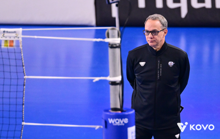 It's not acceptable that you can't even touch it → Shiny Kang serve bam! Bam! Bam! Bam! Our card is hardened