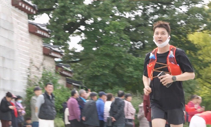 Jun Hyun-moo and Jun-moo's Fun Run after transforming into a runner. Let's run together