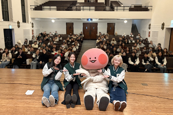Lee Hyun-yi, ♥ Hong Sung-ki, another sergeant following the promotion of S Electronics...Lecture at Ewha Womans University in my alma mater