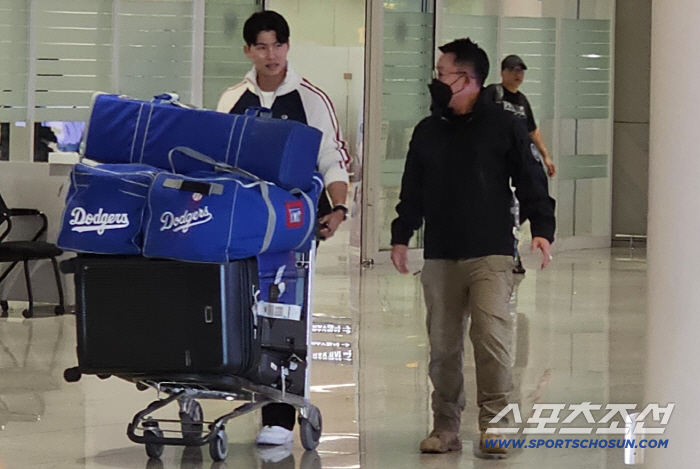 Live once, and try your dream of playing baseball once. Kim Hye-sung's support to Song Sung-moon and Kang Baek-ho