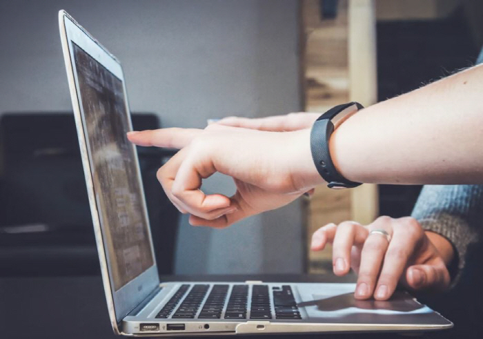 Male and female doctors at famous hospitals spread sexual intercourse videos...The fact that he reported an affair