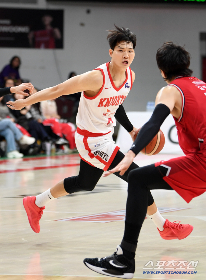  Ahn Youngjun quickly crossed