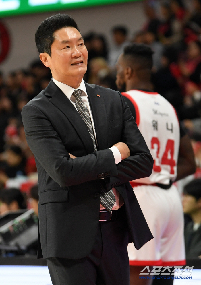  Director Jeon Heechul. Oh, my hair