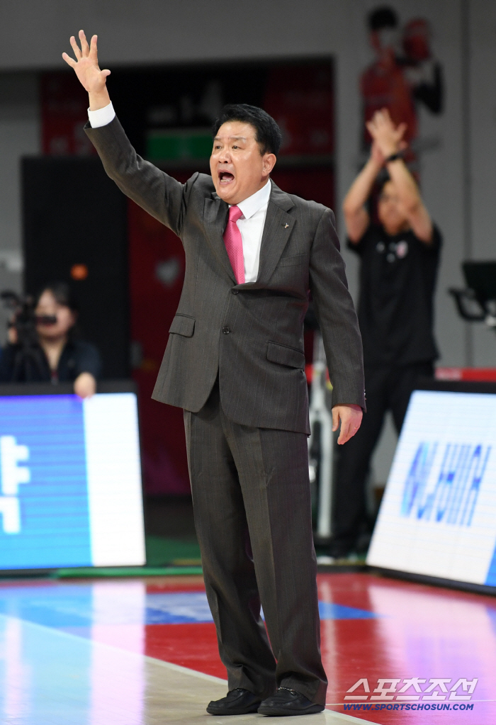  Director Yoo Do Hoon, focus!