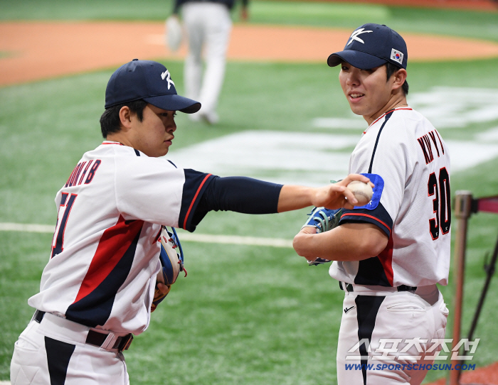  Moon Hyunbin, Kim Youngwoong, best friend in the national team