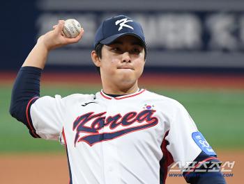  Moon Hyunbin's sluggish eyes