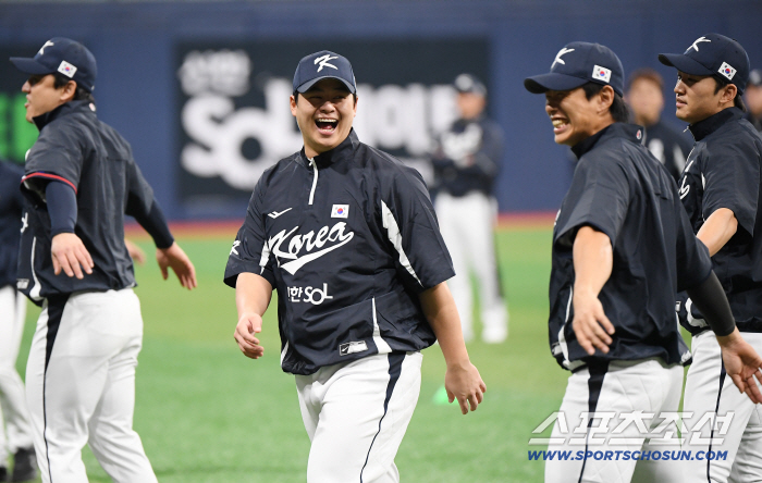  Noh Si-hwan, Song Seong-moon, who is happily training
