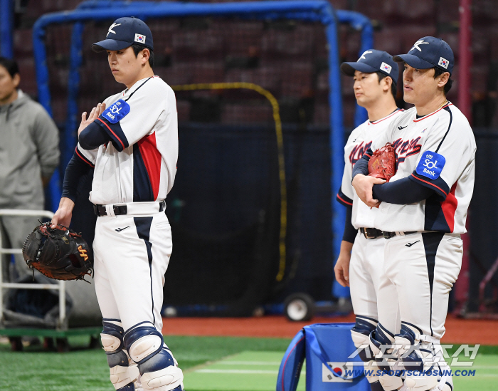  Park Dong-won Choi Jae-hoon and Cho Hyung-woo, the three catchers of the national team