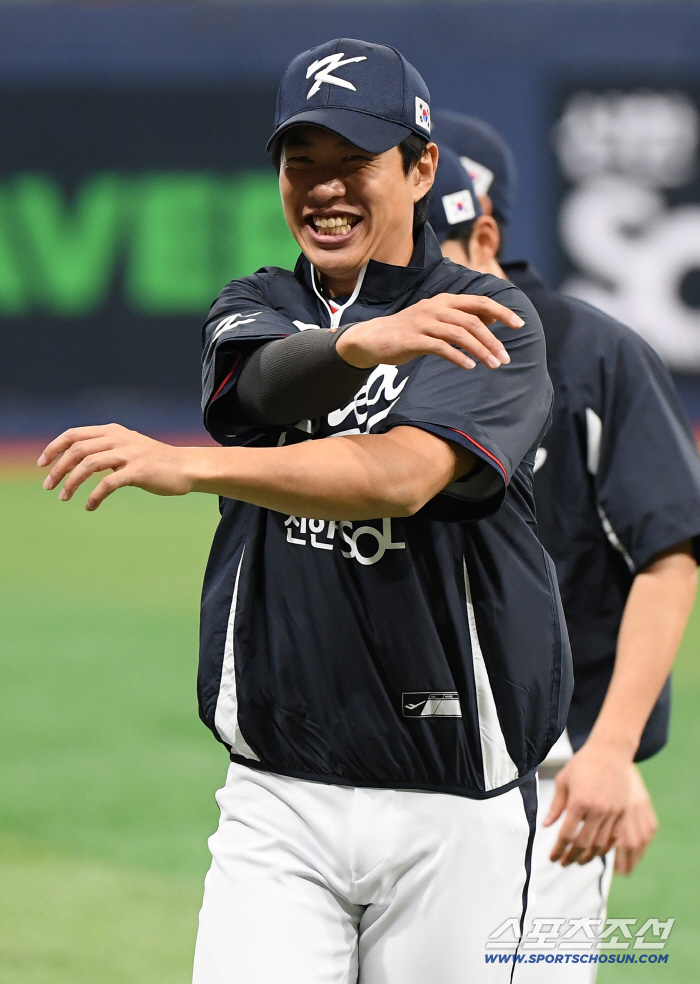  Song Seong-moon is training happily