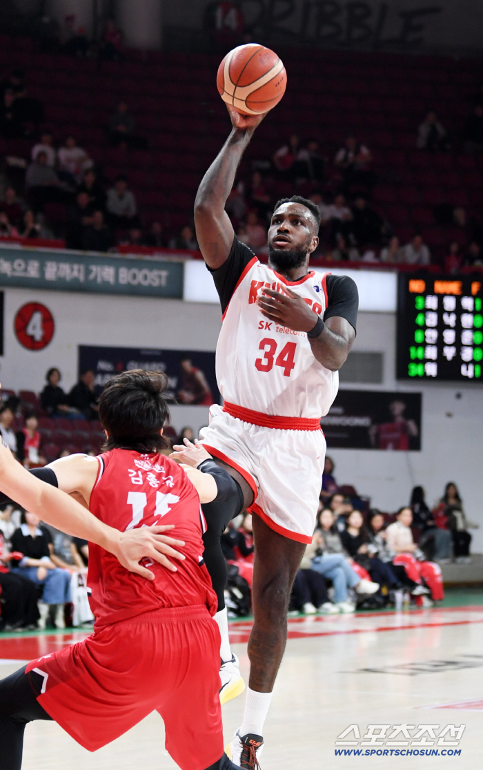  Warney shot after a perfect breakthrough