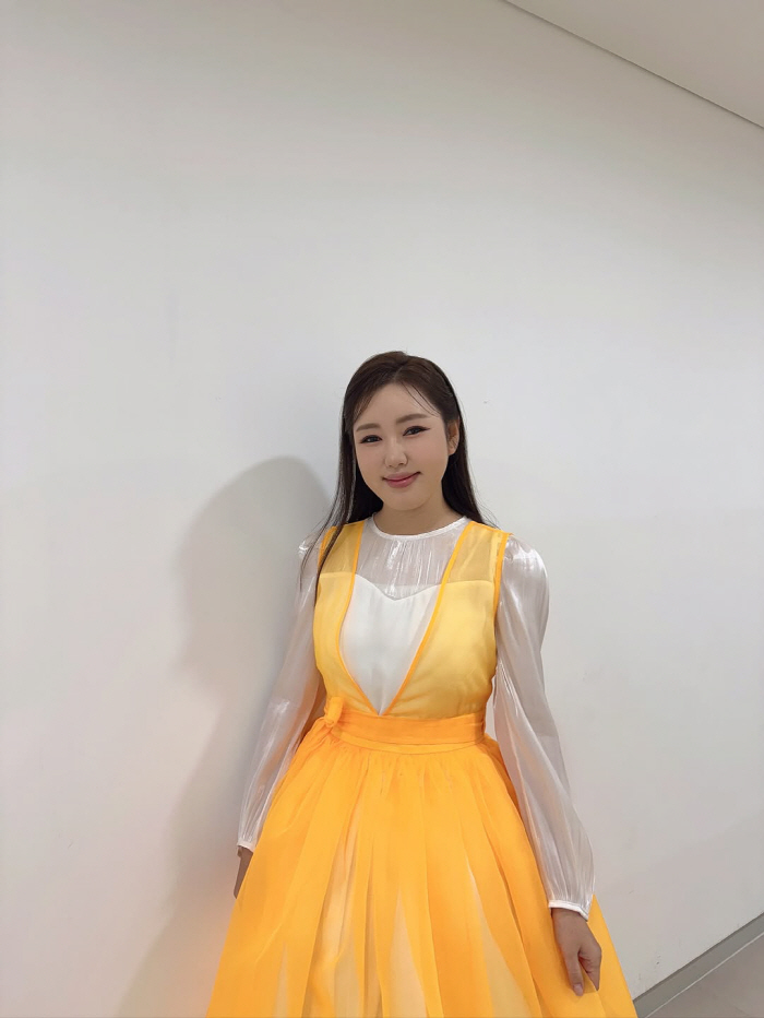 Song Ga-in delivered family congratulations for 13 years since her debut, winning the Janghan Parents Award