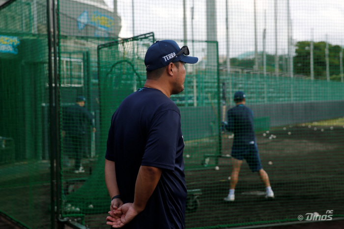 There is a reason why I brought 6,000 balls with me, why did I hit them so hard when I threw up while hitting them?