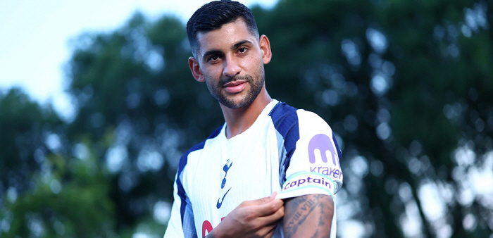 This is what Tottenham's winning captain Son Heung-min's life must have been like, everyone calls him Captain instead of his name, and he also gave us a private parking space