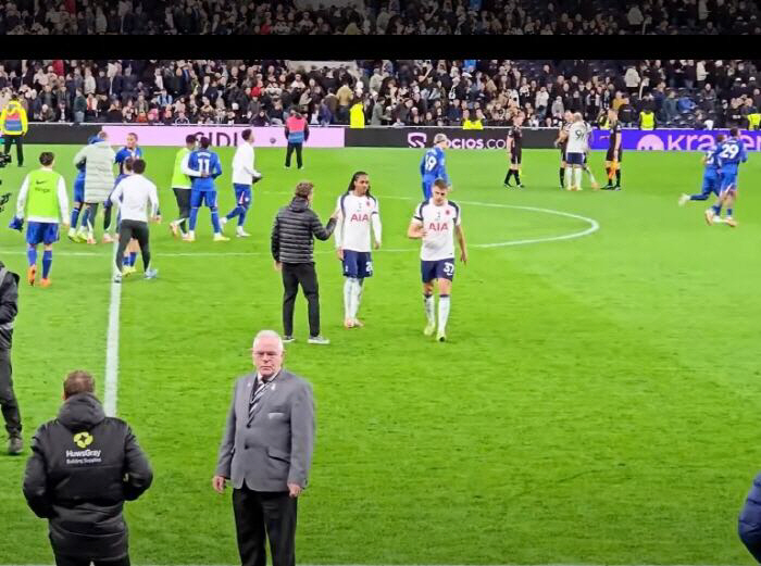 This is what Tottenham's winning captain Son Heung-min's life must have been like, everyone calls him Captain instead of his name, and he also gave us a private parking space