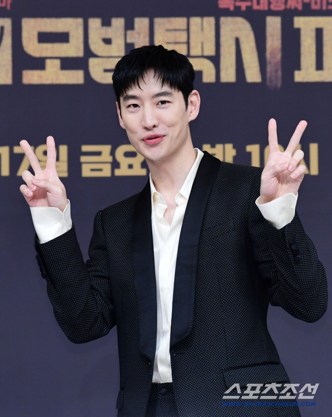 Lee Je-hoon Returns With Upgraded Action in ‘Taxi Driver 3'