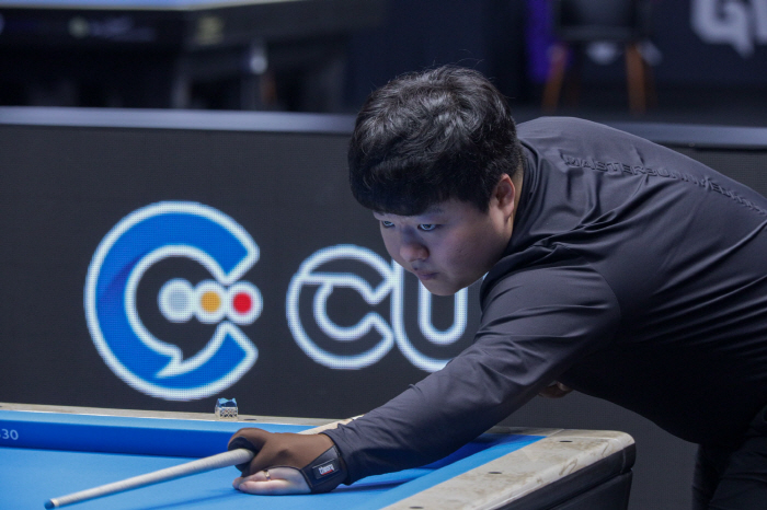 Cho Myung-woo, who survived alone, won the championship after hitting a single eyelid, or confirmed the semifinals of the 2025 Gwangju World 3 Cushion Billiards World Cup, Cho Myung-woo vs. Edimax Hofman vs. Xanetti