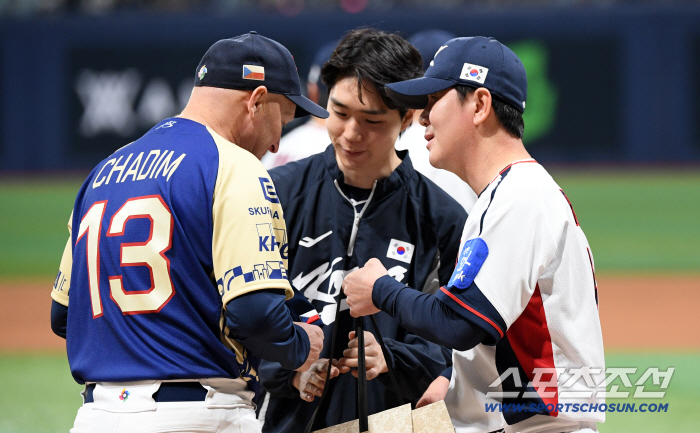 Coach Ryu Ji-hyun, who won his debut match at National University, confirmed his international competitiveness in the young bullpen. Tomorrow's pick is WONSEOK O and LEE MINSEOK