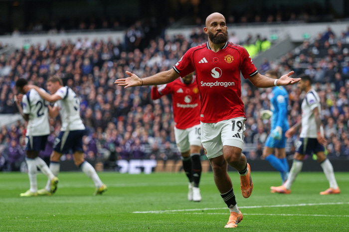 Tottenham and Manchester United drew 2-2 in extra time as they exchanged goals