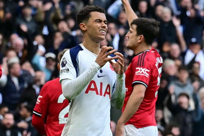 Tottenham and Manchester United drew 2-2 in extra time as they exchanged goals